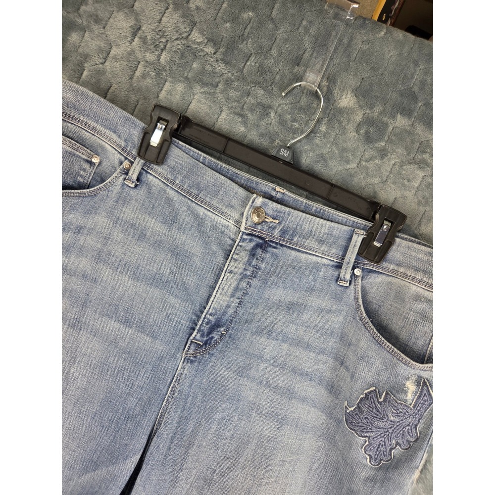 Chicos So Slimming Girlfriend Crop Jeans Size 3 Light Wash Floral Embroidered